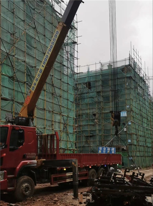 南城县“慢工细活”—— 吊车的 “微动控制” 技术