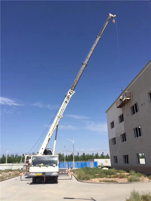 南城县“轻装强干”—— 吊车的 “轻量化臂架” 技术